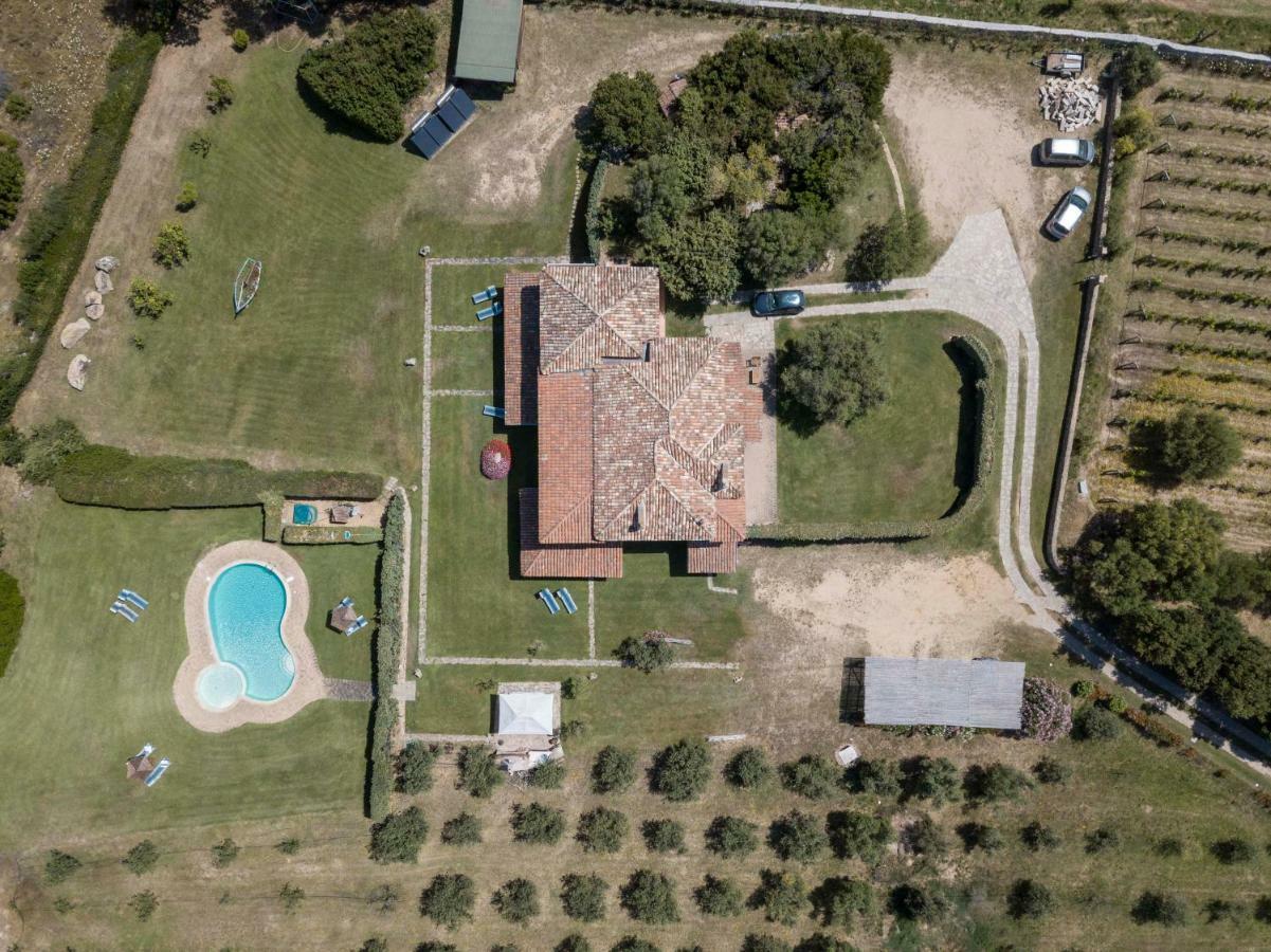 Villa Iris With Pool 巴哈撒丁岛 外观 照片